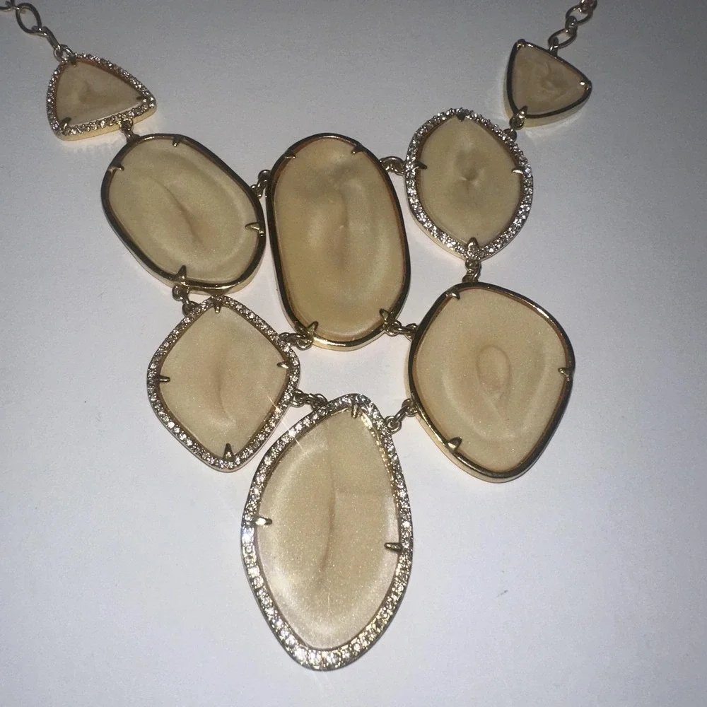 Stella &‎ Dot Beige Bib Necklace Gold Tone Rhinestone Womens Statement 18 Inch